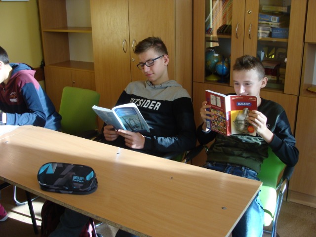 „Przerwa na czytanie” w szkole w Ostrowie - Obrazek 9