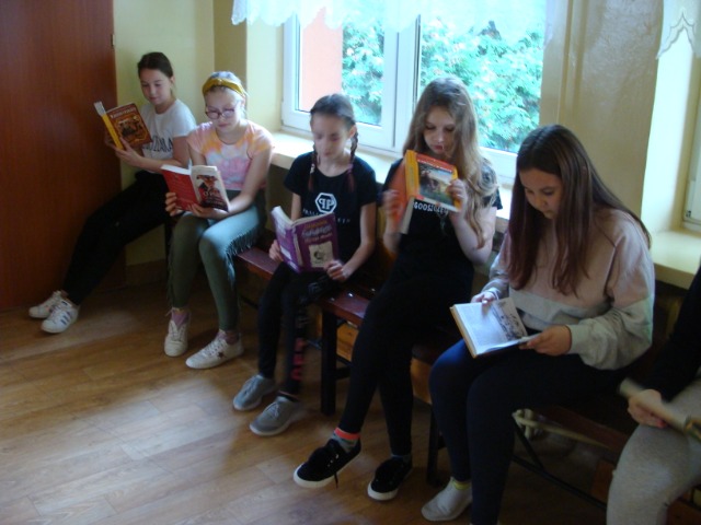 „Przerwa na czytanie” w szkole w Ostrowie - Obrazek 7